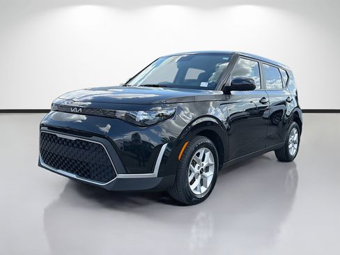 Used 2023 Kia Soul LX w/ Option Group 015 FWD image 7