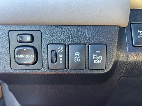 Used 2015 Toyota RAV4 Limited w/ Technology Package AWD/4WD image 28