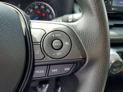 Used 2022 Toyota RAV4 XLE image 19