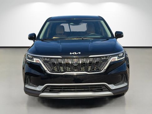 Used 2023 Kia Carnival LX image 8