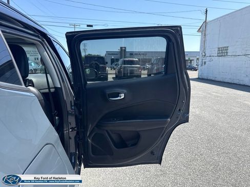 Used 2018 Jeep Compass Limited w/ Trailer Tow Group AWD/4WD image 32