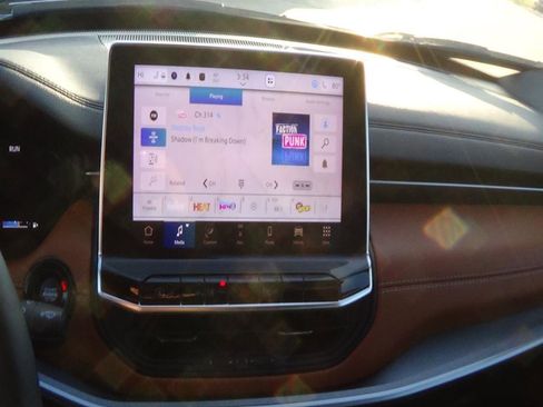 Certified 2025 Jeep Compass Limited w/ Elite Group image 24