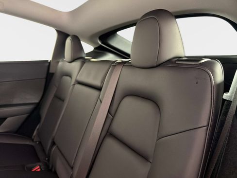 Used 2024 Tesla Model Y Long Range RWD image 32