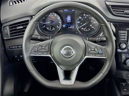 Used 2020 Nissan Rogue SV w/ Premium Package image 32