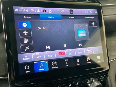 Used 2022 Jeep Grand Cherokee Overland w/ Luxury Tech Group IV AWD/4WD image 15