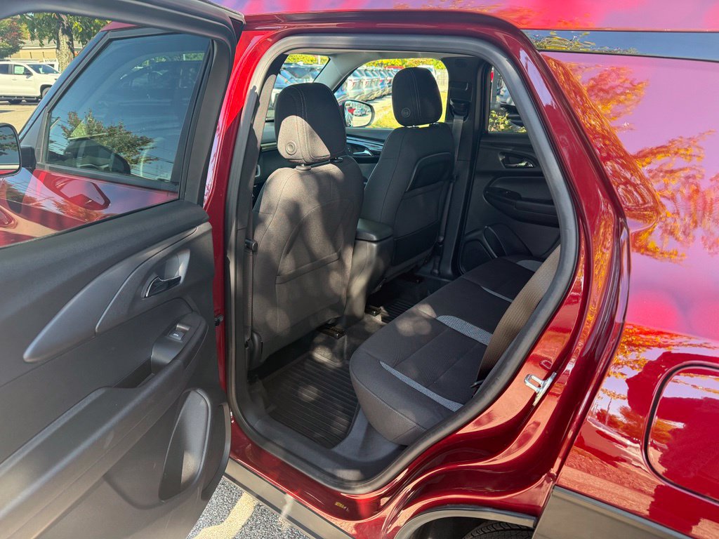 Used 2024 Chevrolet TrailBlazer LT w/ LT Cold Weather Package AWD/4WD image 11