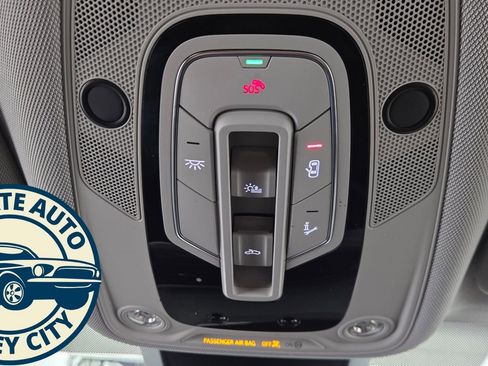 Used 2022 Audi e-tron Premium w/ Convenience Plus Package image 25