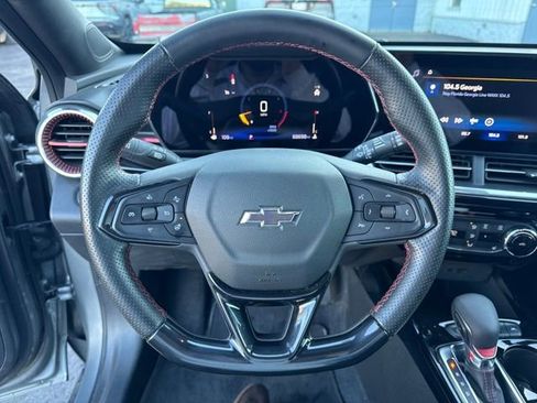 Used 2024 Chevrolet Trax RS image 18