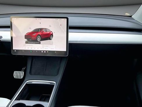 Used 2023 Tesla Model Y Performance image 9