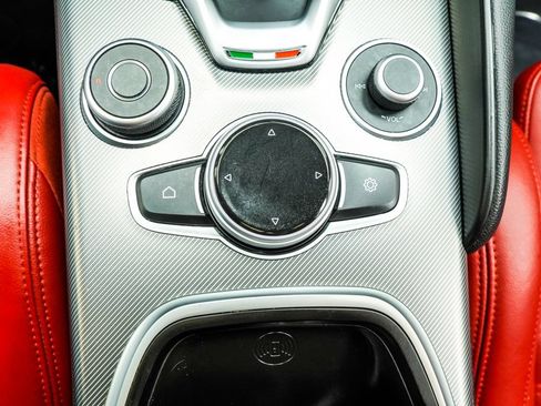 Used 2022 Alfa Romeo Giulia Veloce RWD image 24