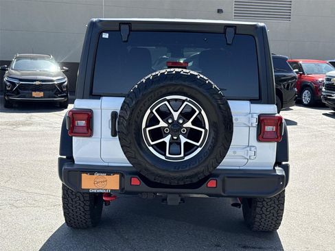 Used 2025 Jeep Wrangler Unlimited Rubicon AWD/4WD image 4