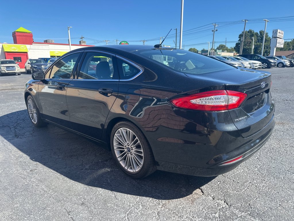 Used 2013 Ford Fusion SE FWD image 3