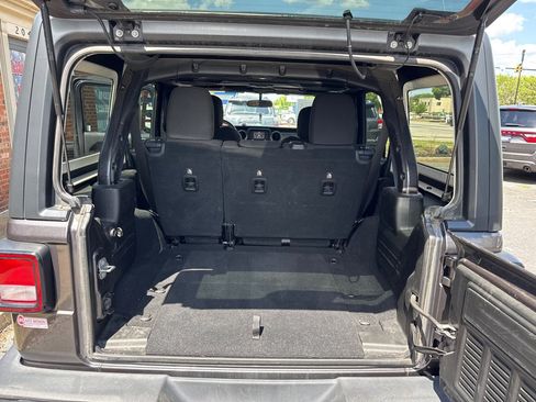 Used 2018 Jeep Wrangler Unlimited Sport S AWD/4WD image 15