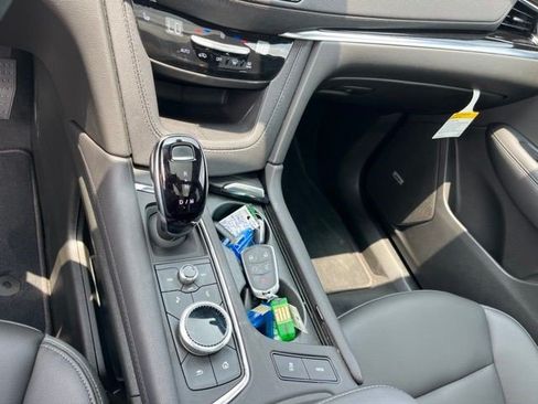 Certified 2025 Cadillac XT6 Luxury FWD image 26