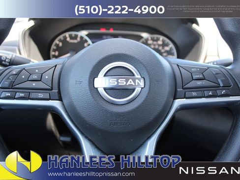 Used 2025 Nissan Altima 2.5 SV FWD image 26