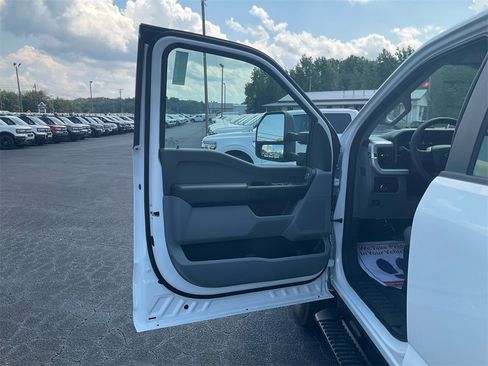 Used 2026 Ford F250 XL w/ XL Chrome Package image 16