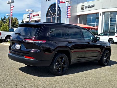 Certified 2023 Jeep Grand Cherokee L Limited w/ Luxury Tech Group II AWD/4WD image 4
