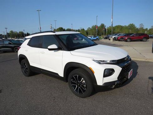 Certified 2023 Chevrolet TrailBlazer ACTIV w/ Sun and Liftgate Package image 3