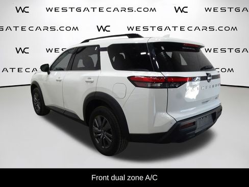 Used 2024 Nissan Pathfinder SV image 5