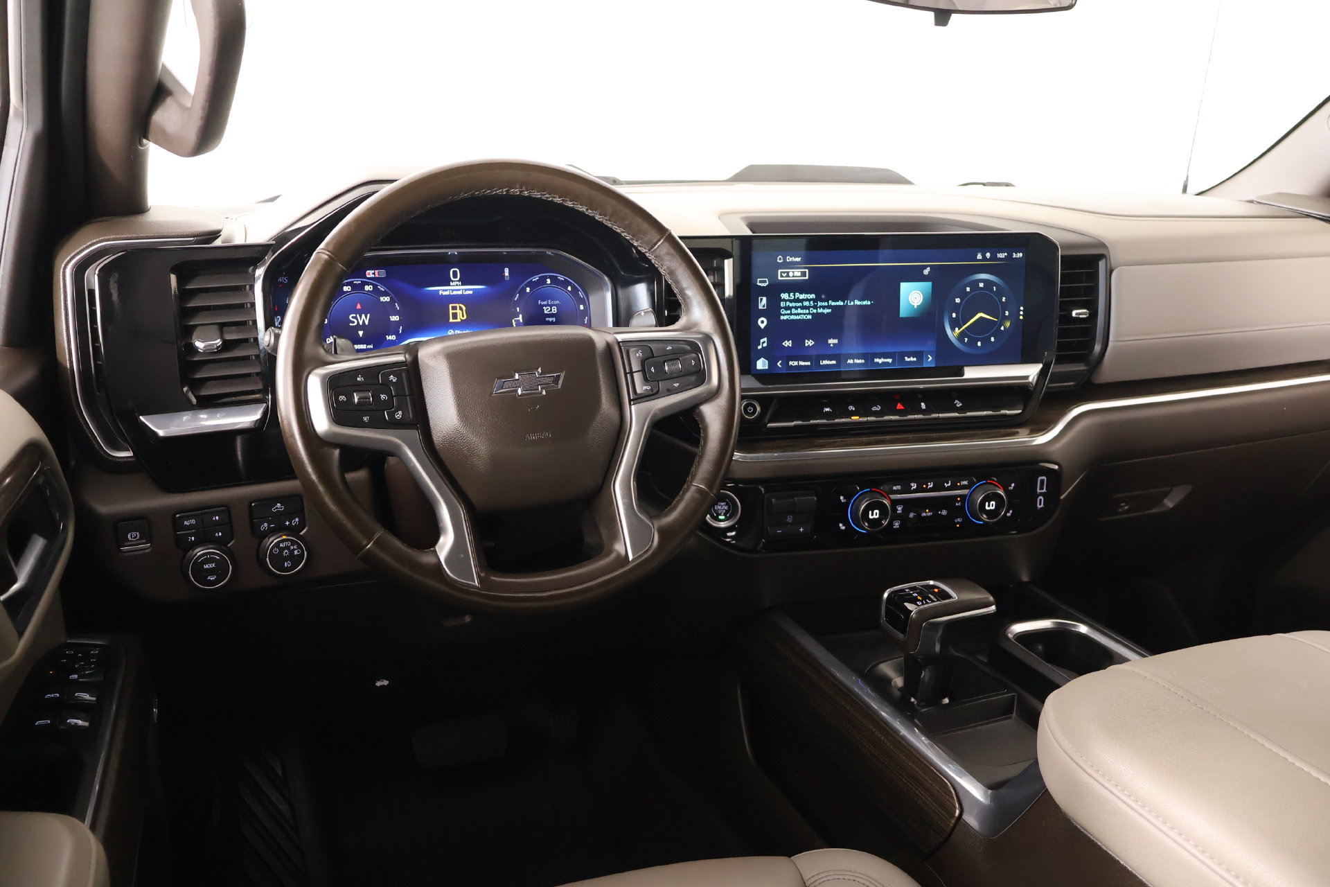 Used 2024 Chevrolet Silverado 1500 LT Trail Boss w/ Convenience Package II AWD/4WD image 2