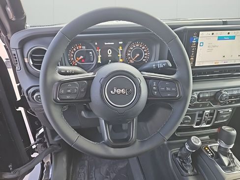 New 2025 Jeep Gladiator Sport image 17