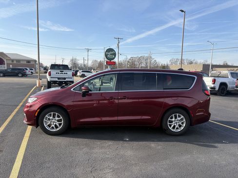 Used 2023 Chrysler Pacifica Touring-L image 21