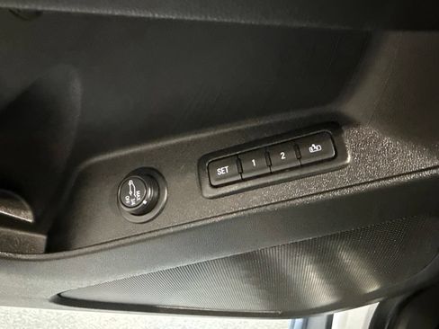 Used 2023 Chevrolet Equinox Premier AWD/4WD image 24
