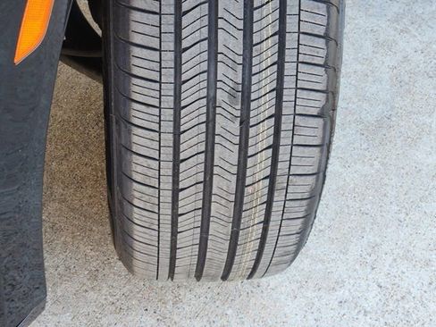 Used 2022 Buick Enclave Essence w/ Sport Touring Edition image 19