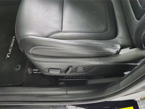 Used 2022 Hyundai Tucson Limited image 17
