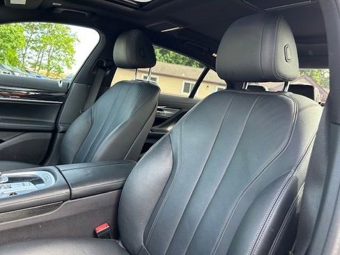 Used 2019 BMW 740i xDrive w/ M Sport Package AWD/4WD image 13