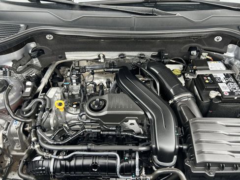 Used 2024 Volkswagen Taos SE image 32