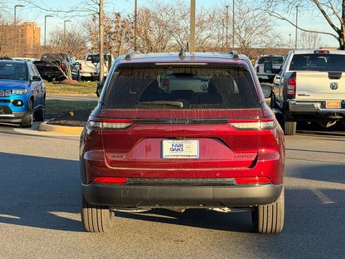 New 2025 Jeep Grand Cherokee Limited w/ Black Appearance Package image 8