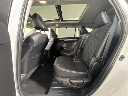 Used 2023 Toyota Highlander Platinum AWD/4WD image 11