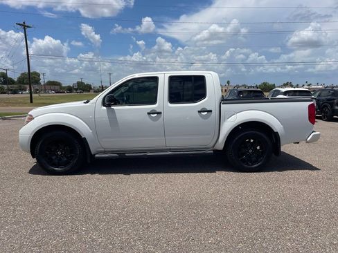 Certified 2020 Nissan Frontier SV w/ Midnight Edition Floor Mats RWD image 4