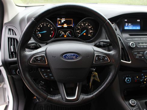 Used 2015 Ford Focus SE w/ Equipment Group 201A FWD image 19