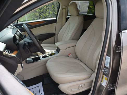 Used 2019 Lincoln MKC Select w/ Select Plus Package AWD/4WD image 10
