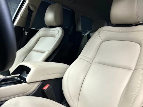 Used 2025 Lincoln Corsair AWD image 5