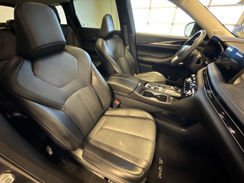 Certified 2025 INFINITI QX60 Luxe image 26