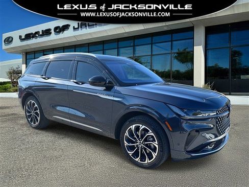 Used 2024 Lincoln Nautilus Reserve image 1