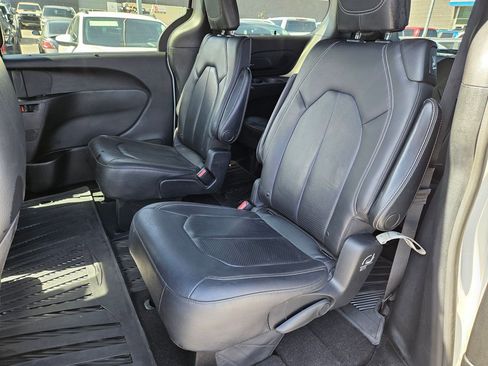 Used 2019 Chrysler Pacifica Touring-L w/ Advanced Safetytec Group FWD image 27