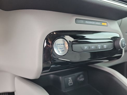 Certified 2024 Ford Escape SE w/ PHEV Premium Package image 19