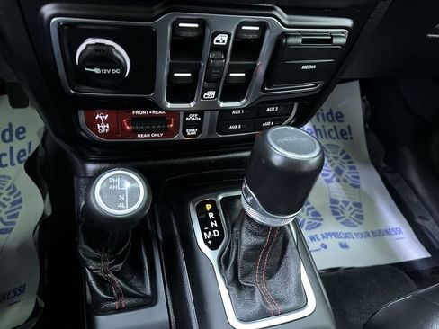Used 2020 Jeep Gladiator Rubicon w/ Advanced Safety Group AWD/4WD image 26