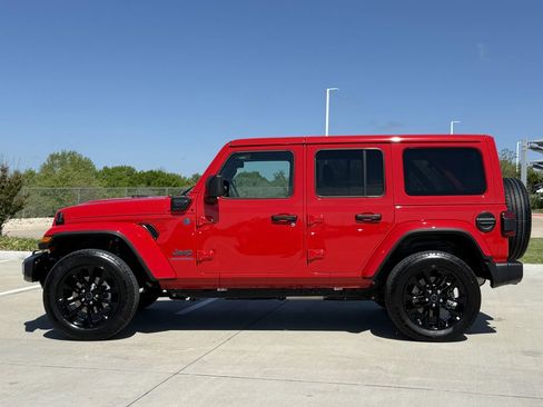 Used 2025 Jeep Wrangler Unlimited Sahara w/ Safety Group AWD/4WD image 3