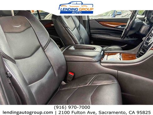 Used 2019 Cadillac Escalade ESV Premium Luxury AWD/4WD image 15