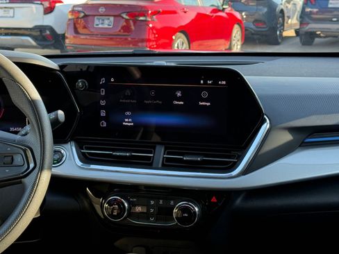 Used 2025 Chevrolet Trax LT image 17