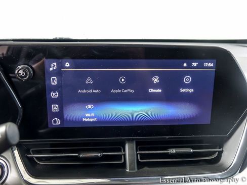 Used 2025 Chevrolet Trax LT FWD image 14