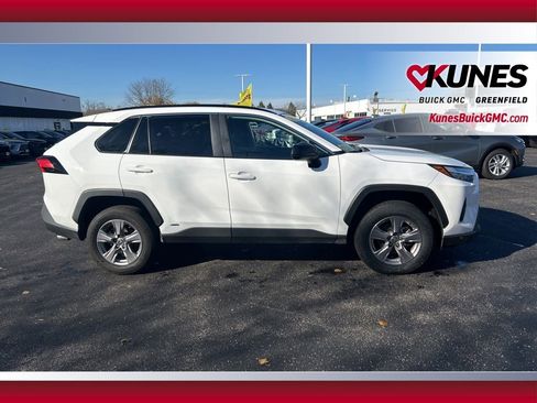 Used 2025 Toyota RAV4 LE image 9