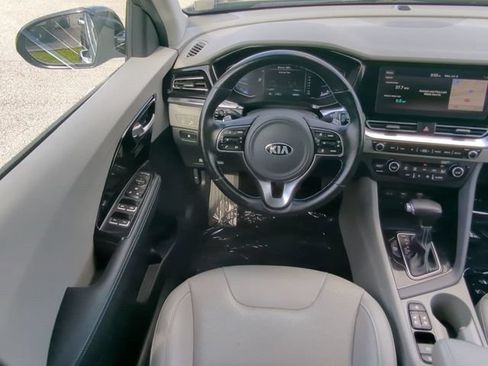 Used 2020 Kia Niro EX Premium FWD image 16