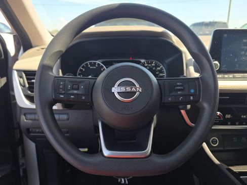 Used 2023 Nissan Rogue SV FWD image 11