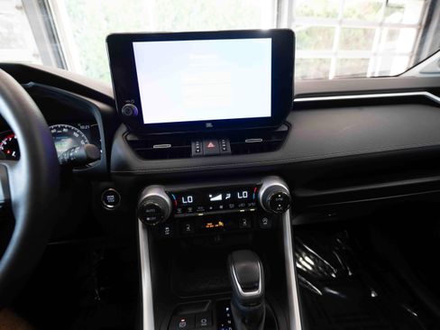 Used 2023 Toyota RAV4 XLE Premium AWD/4WD image 17